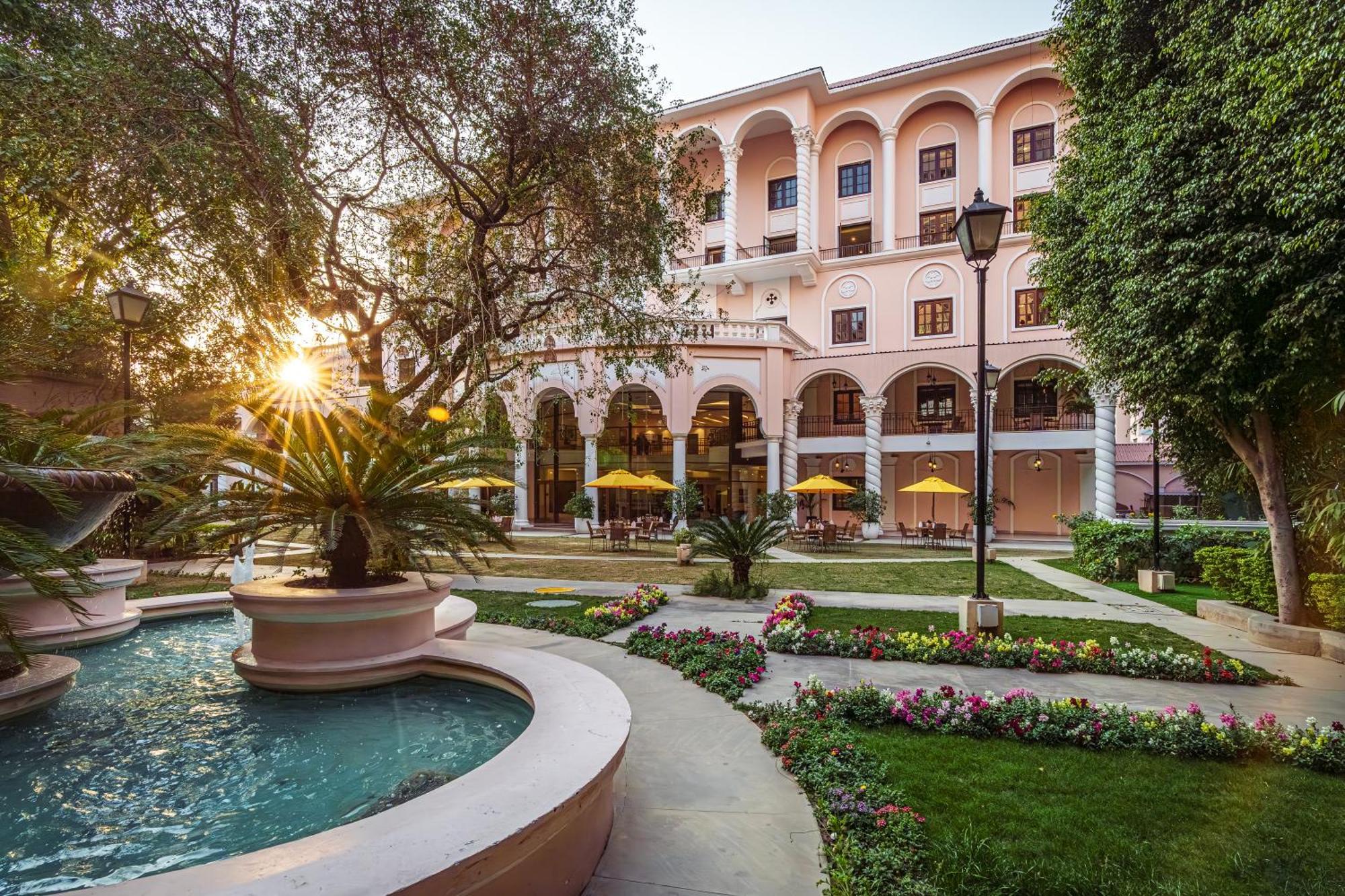 Dlf Club 5 Hotel Gurgaon Exterior foto