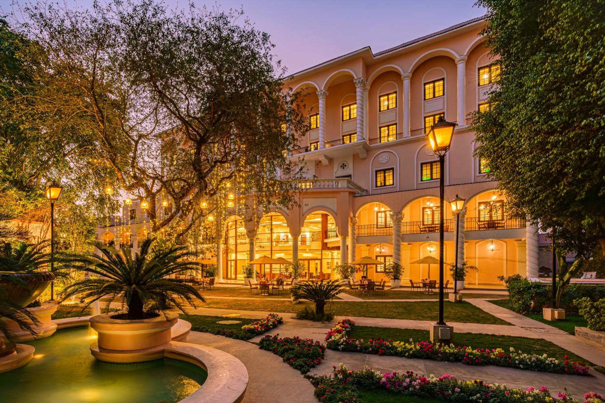 Dlf Club 5 Hotel Gurgaon Exterior foto