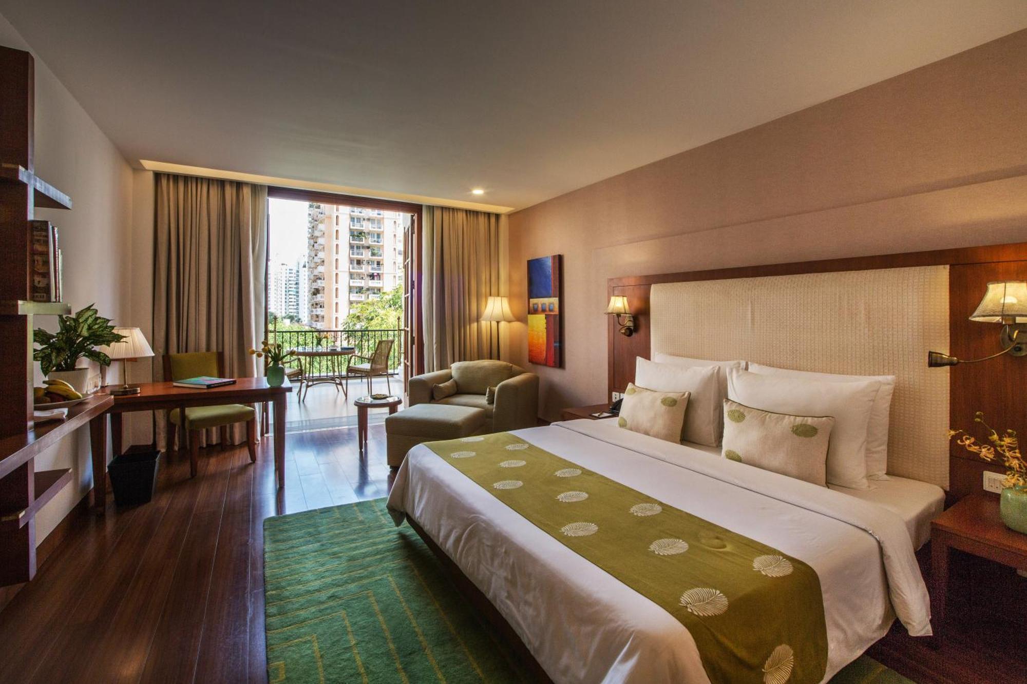 Dlf Club 5 Hotel Gurgaon Exterior foto