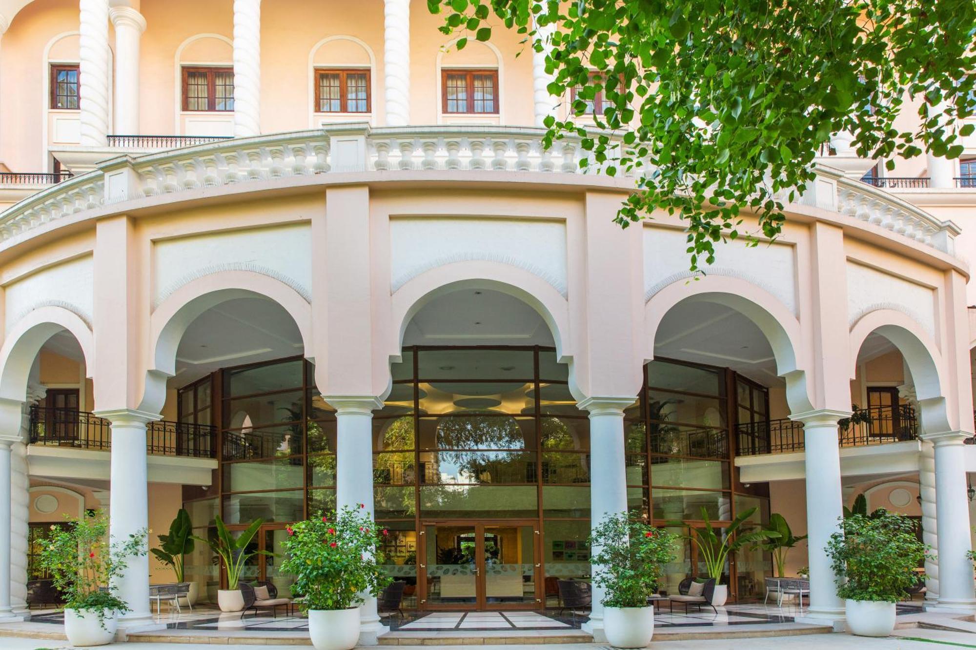 Dlf Club 5 Hotel Gurgaon Exterior foto