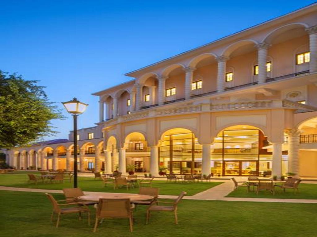 Dlf Club 5 Hotel Gurgaon Exterior foto