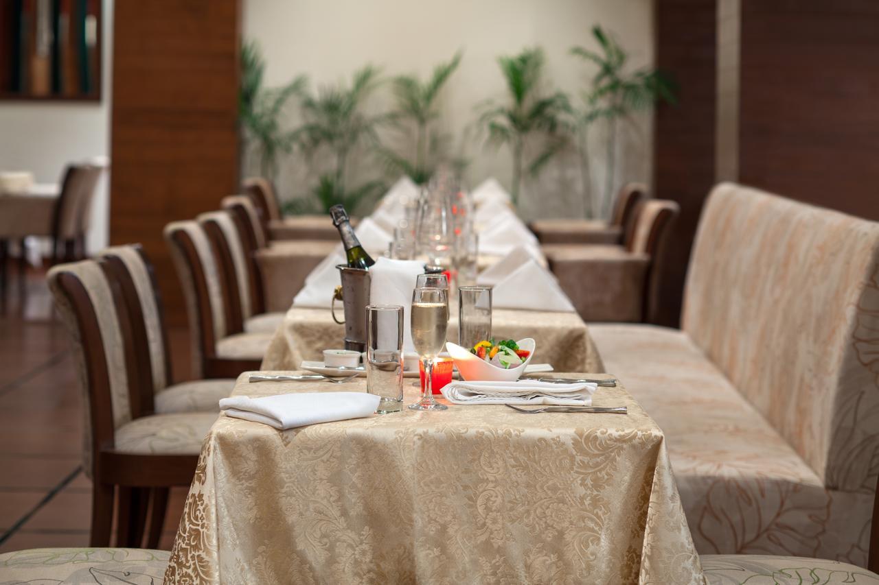 Dlf Club 5 Hotel Gurgaon Exterior foto